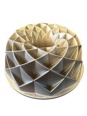 Nordic Ware Jubilee Bundt Pan Metallic Silver Cast Aluminum 10 Cup New no box
